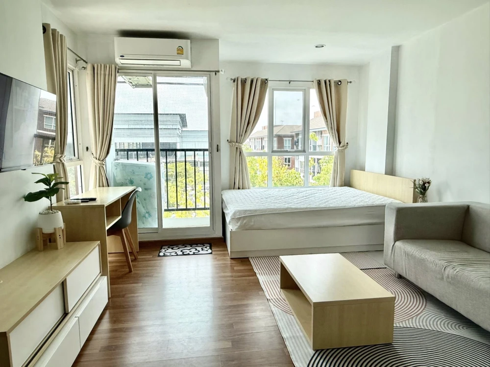 For rent: Miami Bangpu, corner unit, private, 5th floor (top floor, private garden view), at an unbeatable price. Don't miss out!