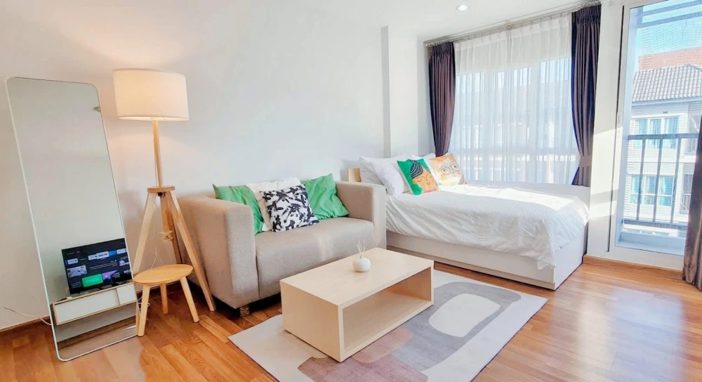 For rent: Miami Bangpu Studio room decorated in a theme tone. Fully furnished with furniture and appliances. Just bring your bags and move in!