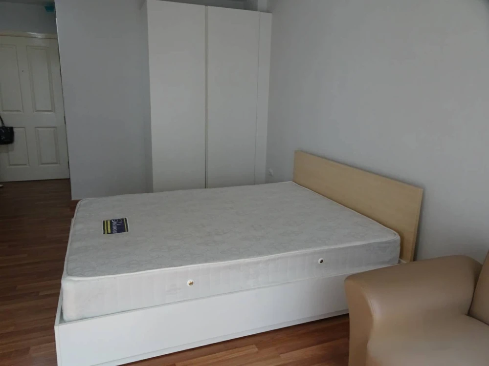 Miami Bangpu Studio room for rent, fully furnished and equipped with appliances. Just bring your bags and move in!