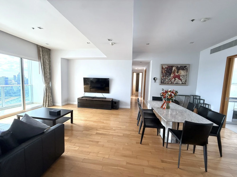 For rent: Millennium Residence (Sukhumvit 16). The room is on the highest floor. The view is very beautiful from every corner of the room. If you miss