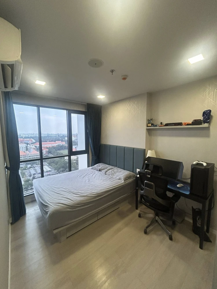 For rent: Modiz Launch, corner unit, Thammasat University view, 20th floor, fully furnished, ready to move in. Suitable for both students and working