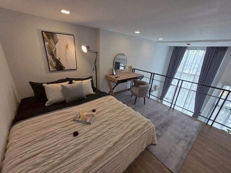 For rent: Modiz Sukhumvit 50, a ready-to-move-in condo with a stunning Chao Phraya River view! Fully furnished, complete with all functions.
