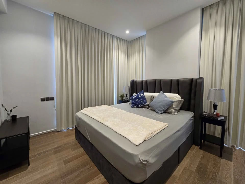 Muniq Langsuan condo for rent, open view, fully furnished, pets allowed. Book now!