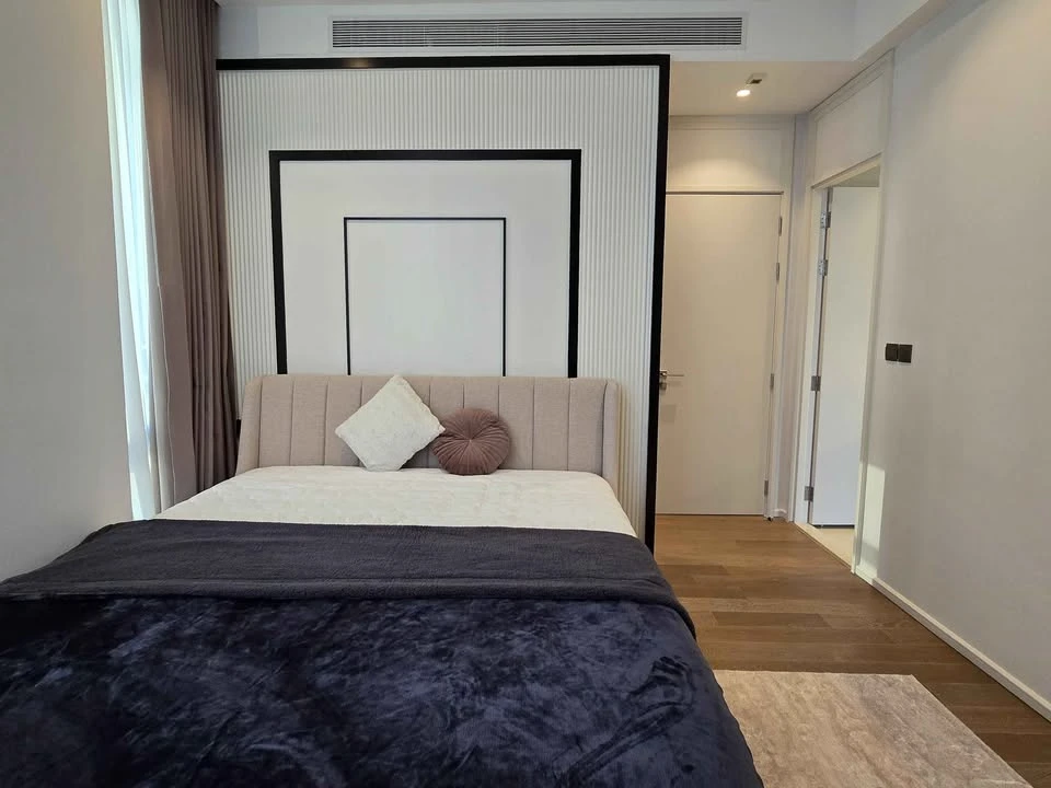 For rent: Muniq Langsuan, open view room, high floor, fully furnished, pet friendly. Animal lovers, don't miss out!