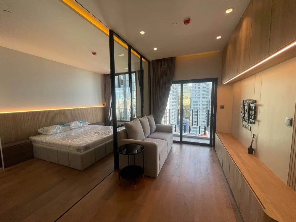 For Rent: Muniq Sukhumvit 23. A very spacious unit with ample living area and complete furnishings—an inviting home that’s a must-book.