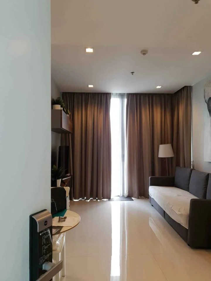 For rent: Nara 9 by Eastern Star, corner room, not crowded, decorated in a neutral tone, comes with complete furniture, reserve now.