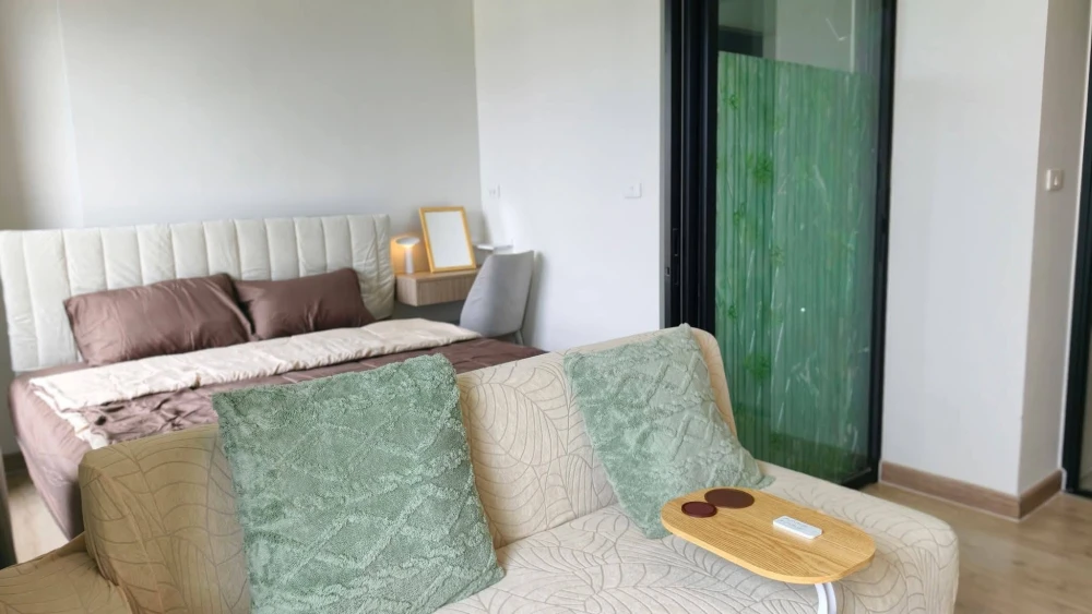 For rent: Niche MONO Sukhumvit-Bearing, 9th floor, unobstructed pool view. Quiet and private atmosphere. Book now!