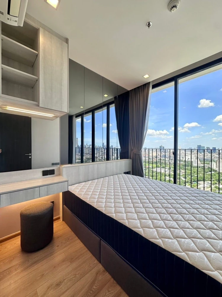 Noble Around Ari condo for rent, 35th floor, corner unit, fully furnished. Book now!