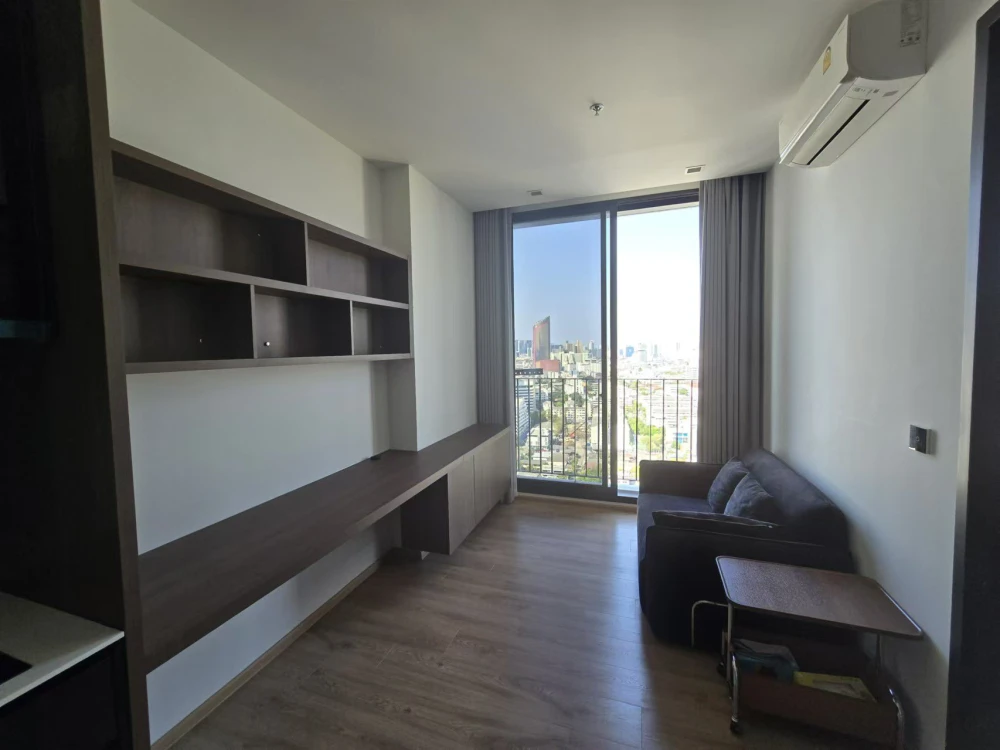 For rent: Noble Around Ari, 24th floor room, very high, great breeze, lots of usable space, don't miss it.