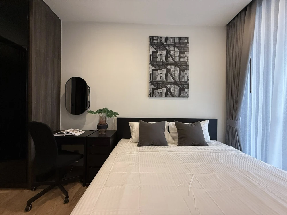 For rent: Noble Around Ari, corner room, not crowded, decorated in a cool tone, comes with a full set of furniture, book now!