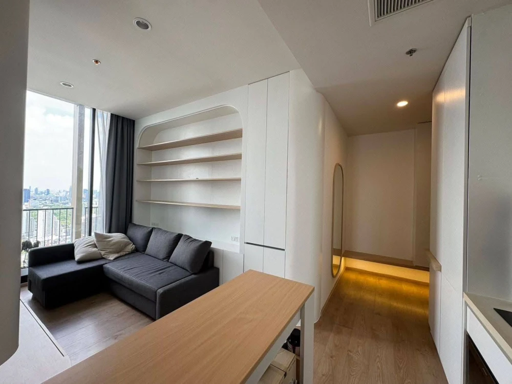 For rent: Noble BE 19, 3-meter high ceilings, built-in furniture throughout, and fully furnished. Don't miss this opportunity!