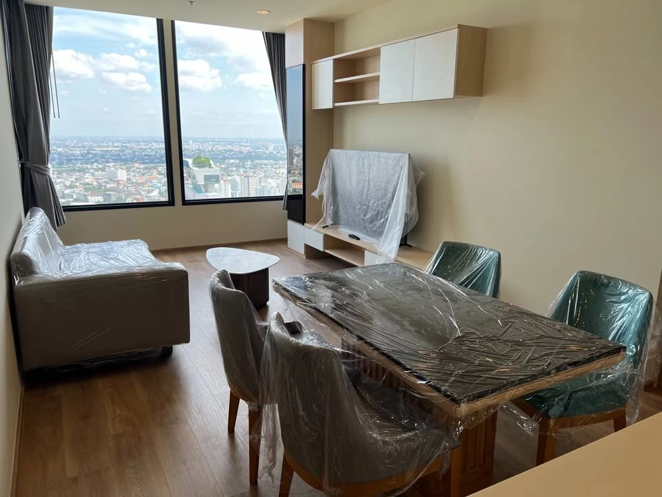 Noble Form Thonglor for rent, very high floor, beautiful city view, same floor as common area, very convenient.