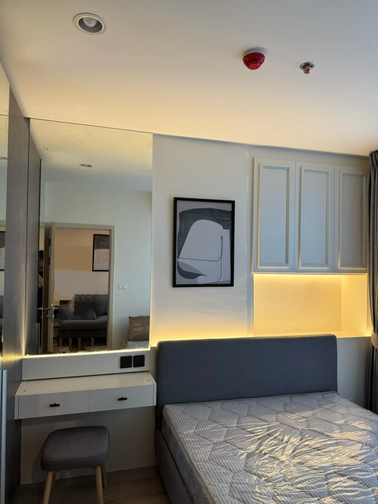 For rent: Noble Nue District R9, corner room, not crowded, decorated in a cool tone, comes with complete furniture and appliances. Reserve now!