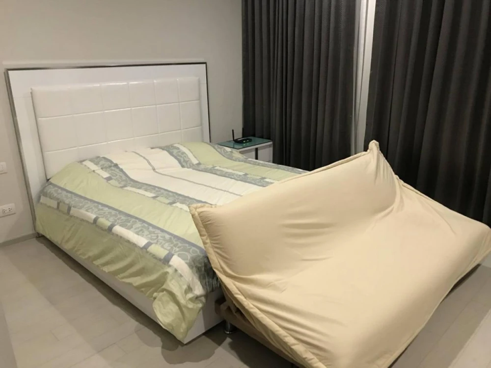 For rent: Noble Ploenjit, 5th floor, spacious room, comfortable, fully furnished, book now.