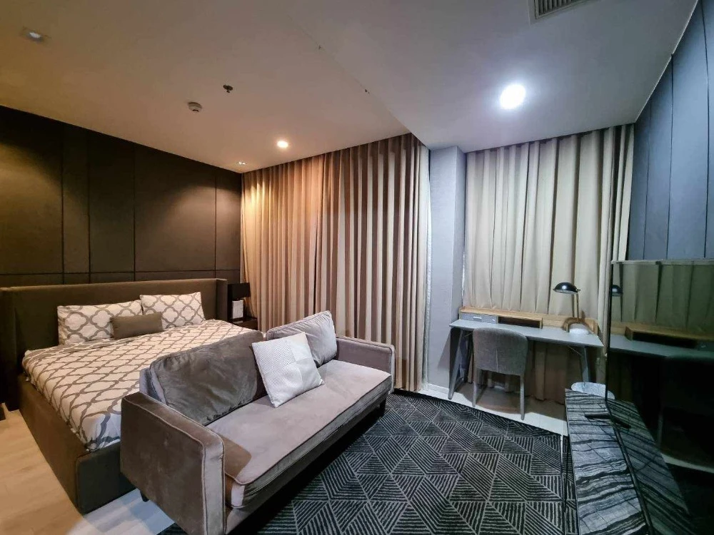 For rent: Noble Ploenjit, spacious room, fully furnished. Book now! Don't miss out!
