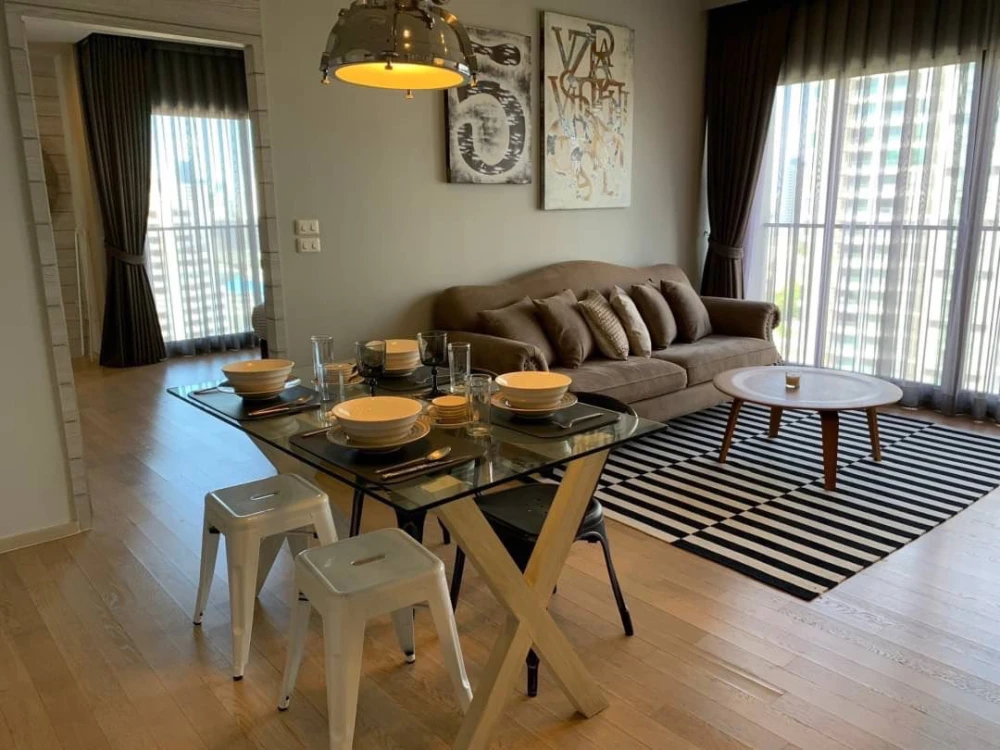 Noble Refine for rent, room on the 20th floor, highest floor, corner room, very private, fully furnished, just bring your belongings and move in.