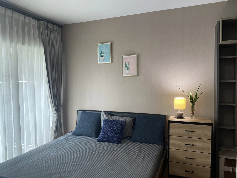 Noble Remix Sukhumvit 36, Building B, 3rd floor, for rent. Very spacious balcony. Book now!