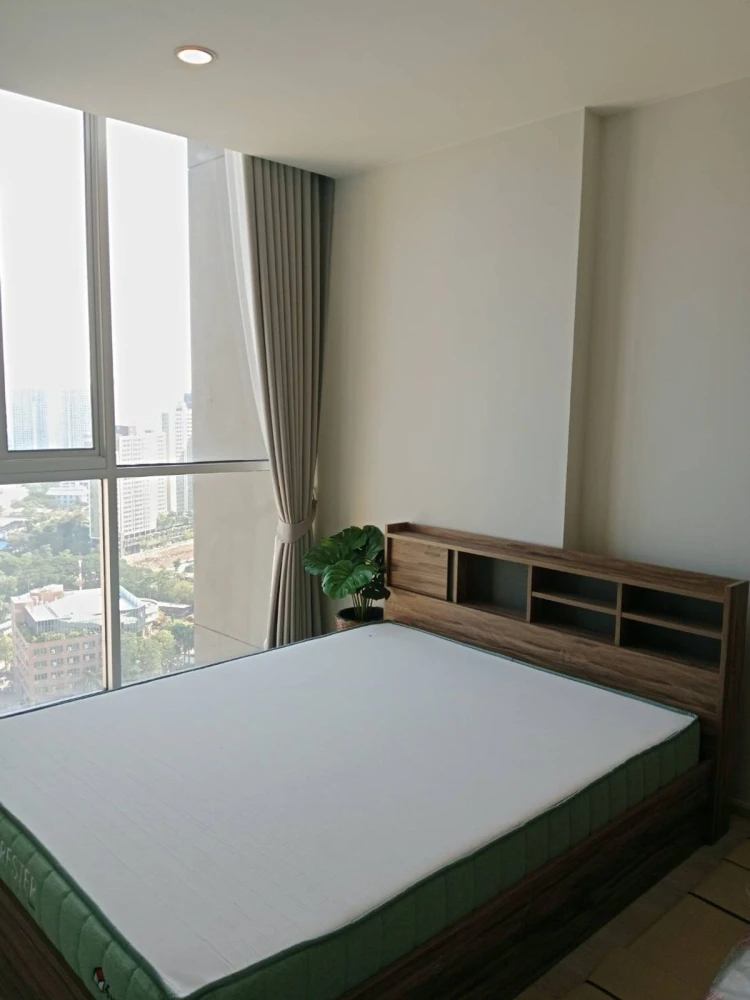 For rent: Noble Revolve Ratchada, 29th floor, fully furnished. Interested? Book now! Urgent!