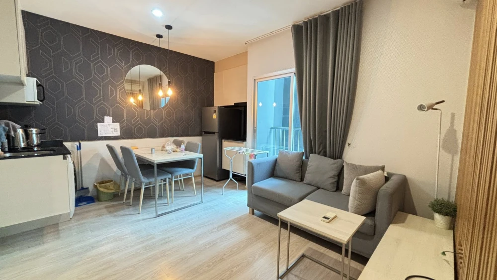 Noble Revolve Ratchada for rent, beautiful room, fully furnished, high floor, city view, great price, hurry and book before it's gone.