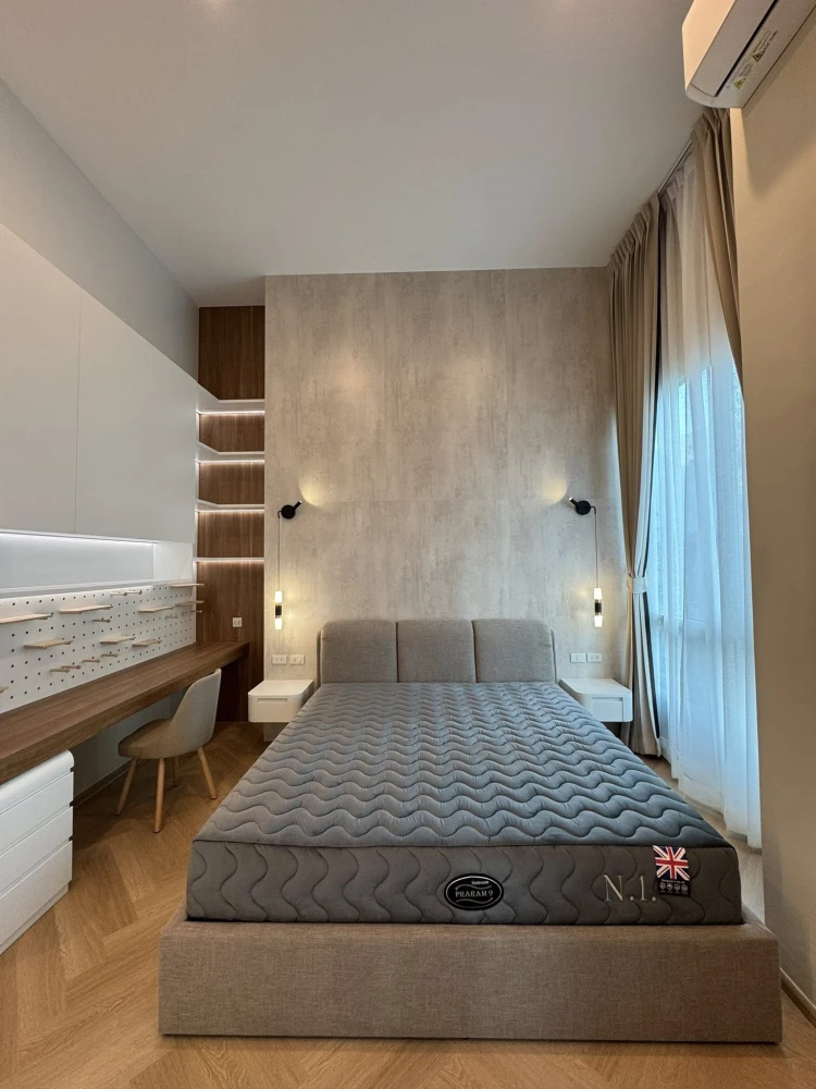For rent: Noble Revolve Ratchada. 4-meter high ceilings, almost entirely built-in furniture, designed for practicality and comfort.