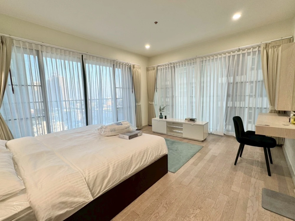 Noble Solo condo for rent, 14th floor, fully furnished. Book now!