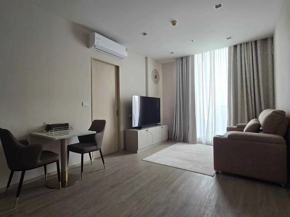 For rent: Noble State 39, 27th floor, very high, great breeze, lots of space, definitely comfortable, you can't miss out on booking.