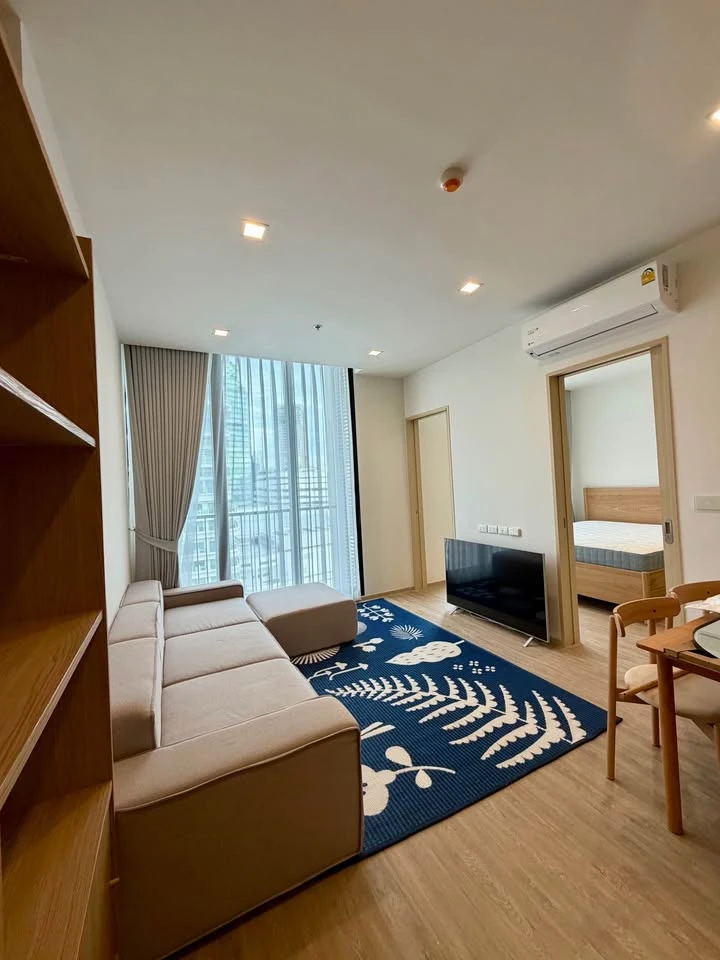 For rent: Noble State 39, open garden view, 2.75 meter high ceilings, spacious and airy, fully furnished and ready to move in.