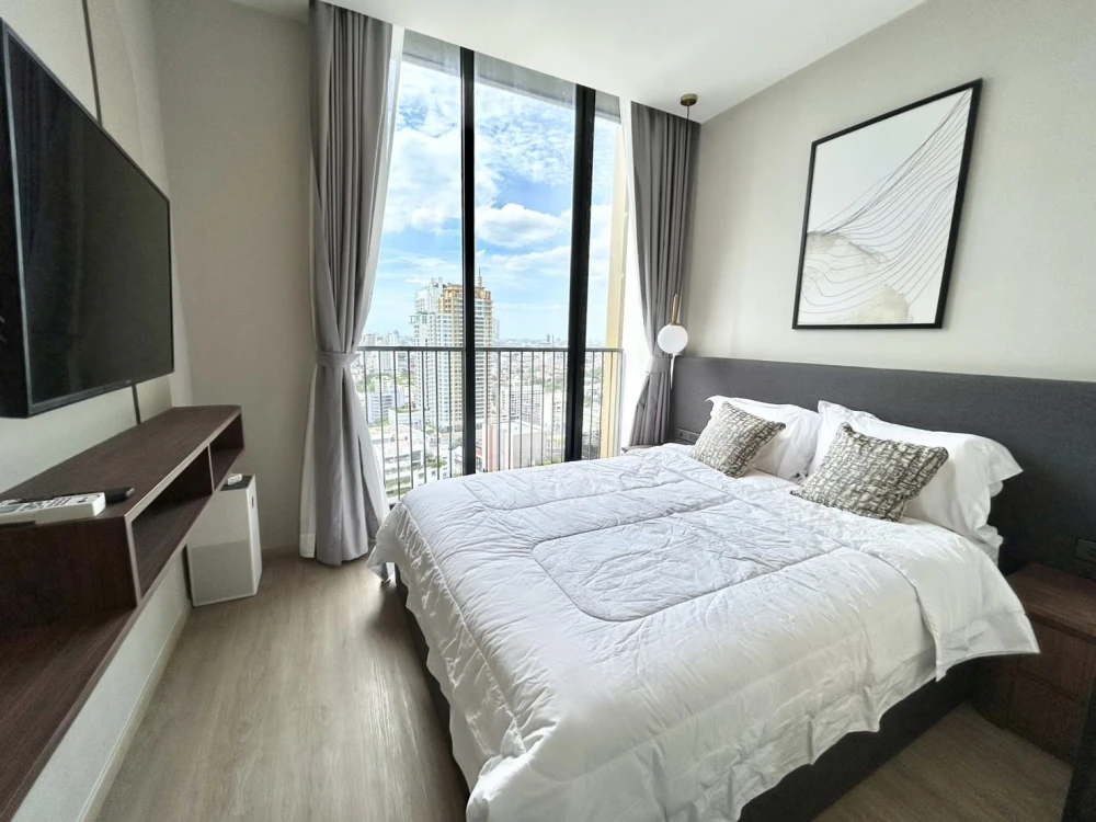 For rent: Noble State 39, 2 bedrooms, spacious living area, beautifully decorated with a coordinated color scheme, fully furnished. Book now!