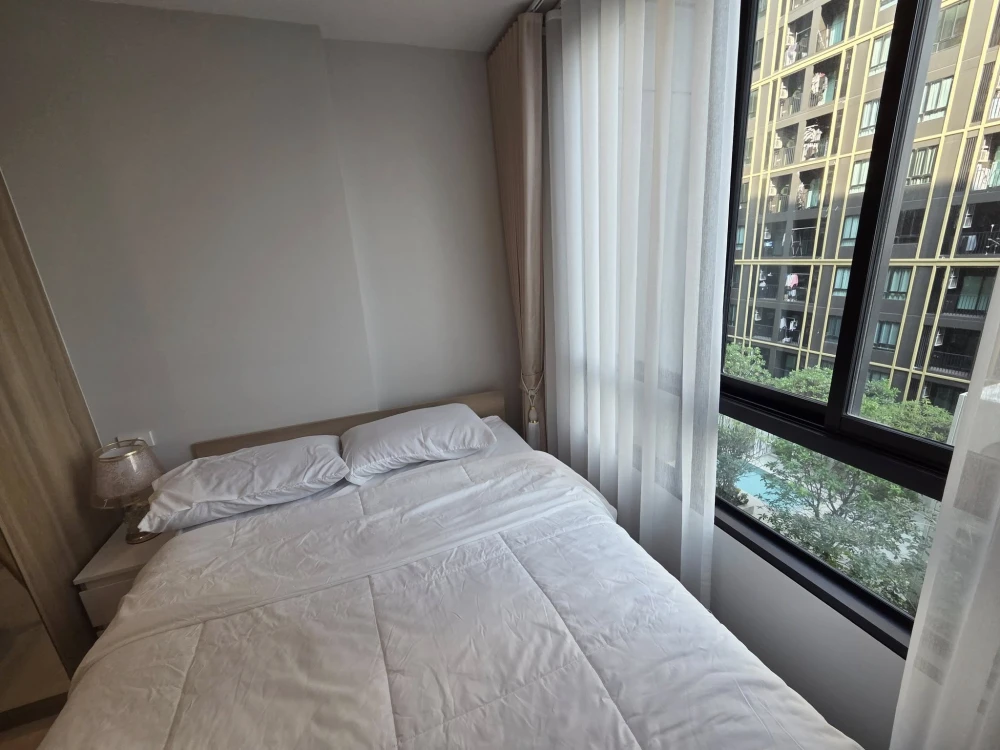 For rent: Nue Connex Don Mueang. Pool view, cool and comfortable room, no direct sunlight. Includes blackout curtains, sheer curtains, and UV-blocking