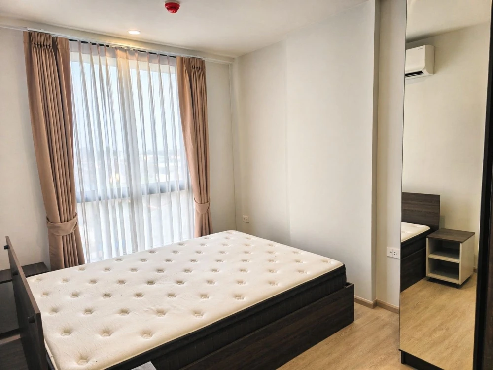 For rent: Nue Cross Khu Khot Station, 5th floor unit. Great location, convenient transportation, fully furnished. Don't miss out!