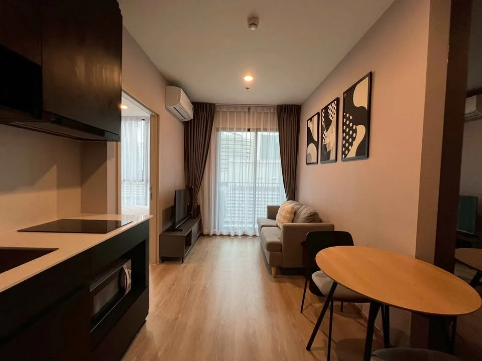 For rent: Nue District R9, room exactly as shown in the picture, comes with a washer/dryer, very worth booking.