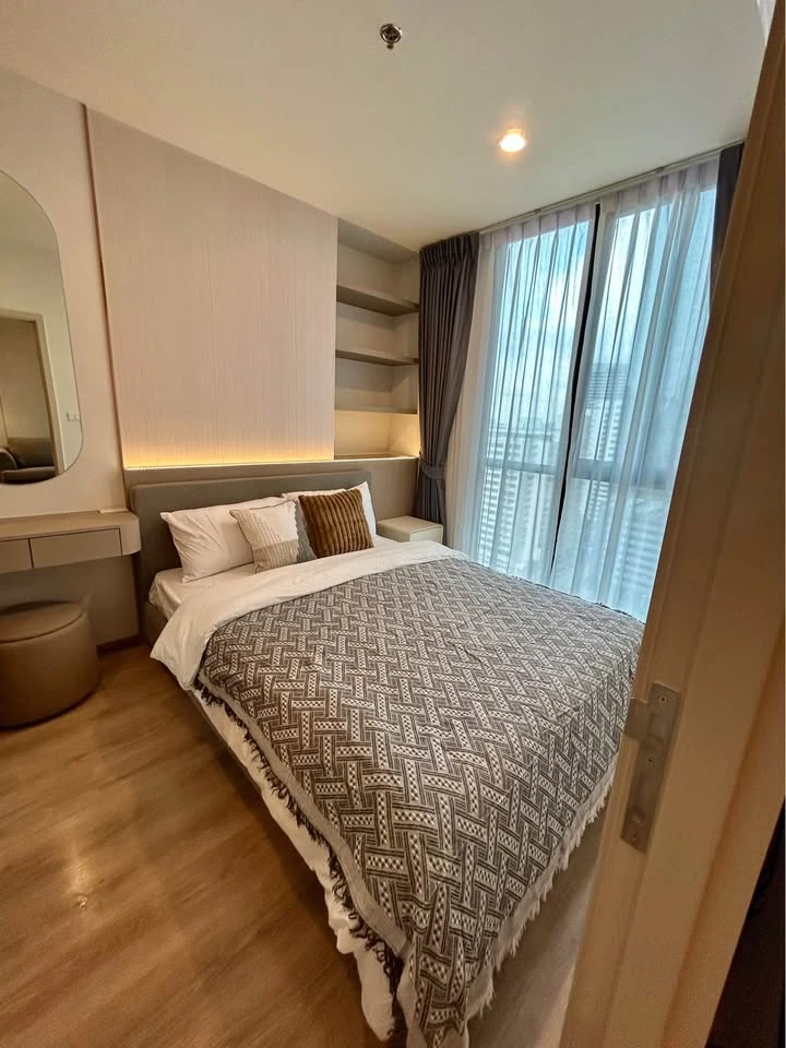 For rent: Nue District R9, corner unit with beautiful view, wallpapered throughout, fully furnished. Just bring your bags and move in!