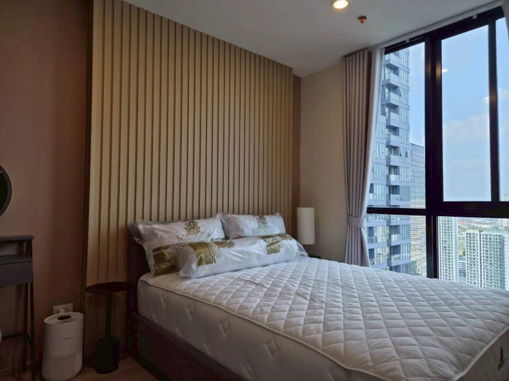 For rent: Nue District R9. No need to worry about the heat; 3M Ceramic film installed on all windows. Beautiful brown-toned interior. Don't miss out!