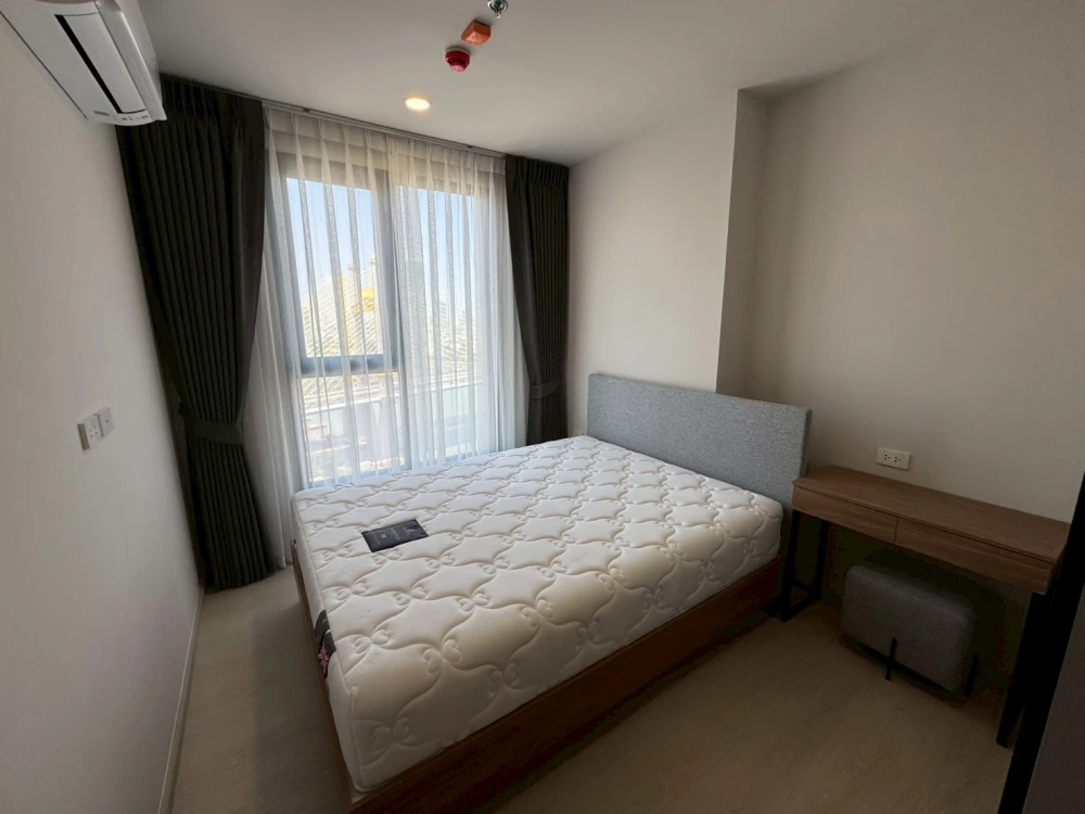 For rent: NUE Riverest Ratburana, a waterfront condo with a great atmosphere and beautiful views, including the suspension bridge. Book now!