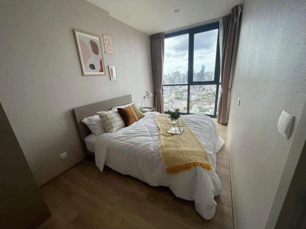 For rent: Oka Haus Sukhumvit 36, 42nd floor. High floor with stunning, unobstructed city views. Fully furnished. Book now!