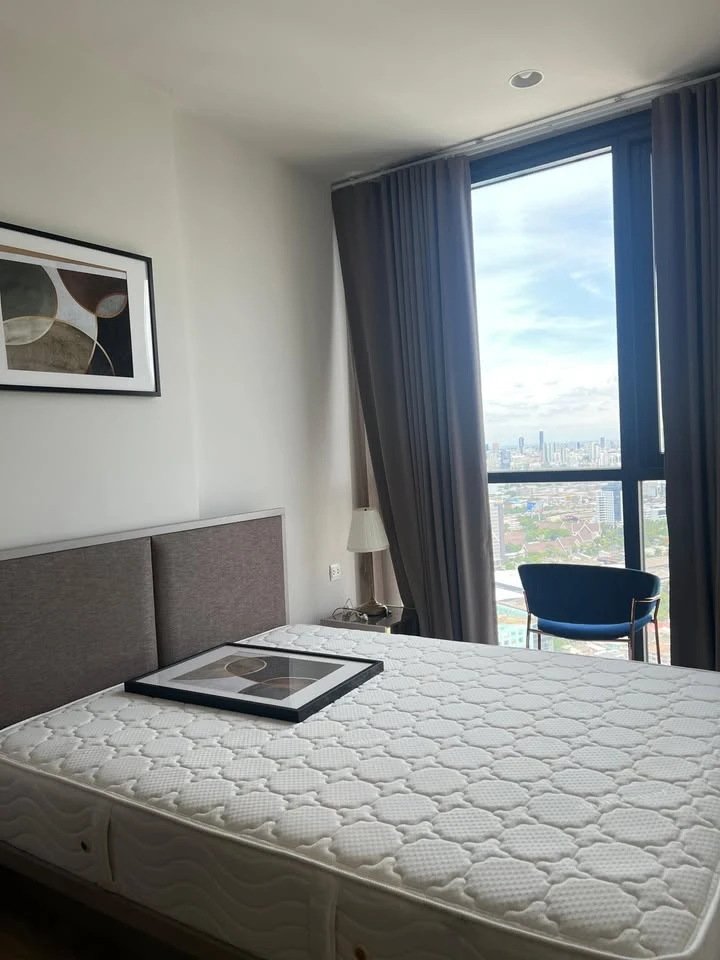 For rent Oka Haus is on the 46th floor, directly under the rooftop, quiet, private, and has a very beautiful view! Hurry and book now!
