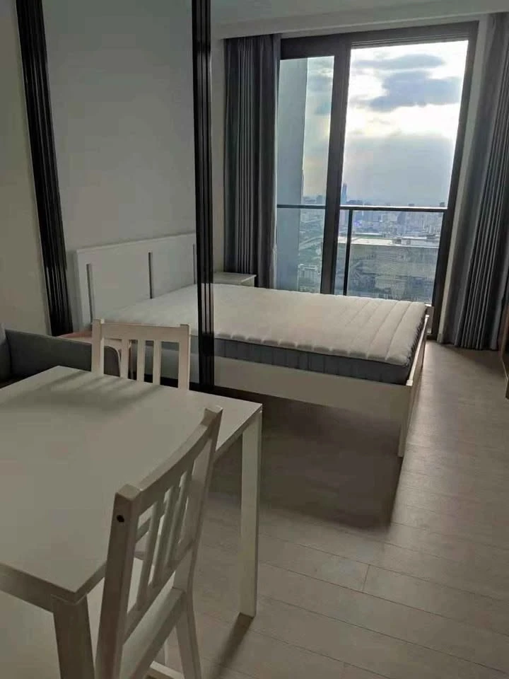 For rent: One 9 Five Asoke-Rama 9, a nice room, good location, beautiful city view from high floor, fully furnished, reserve now!