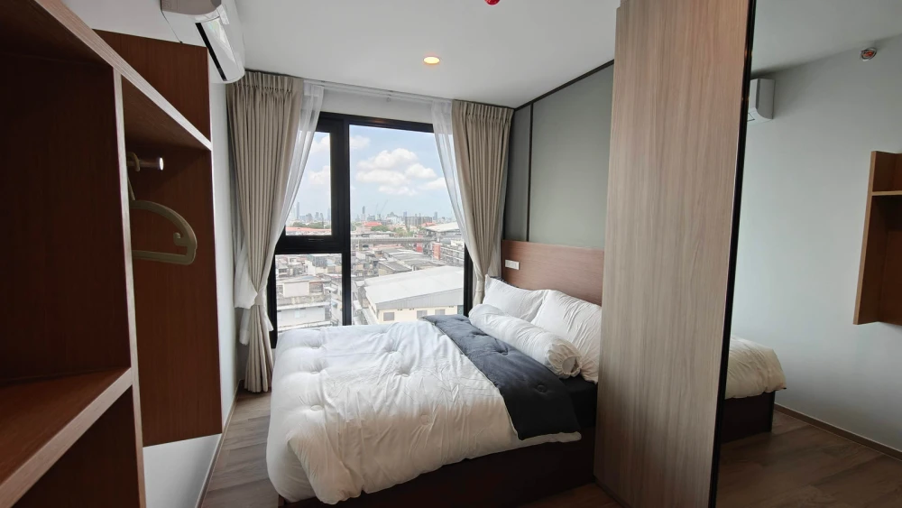Origin Play Bangkhunnon Triple Station, 8th floor, fully furnished unit for rent. Book now!