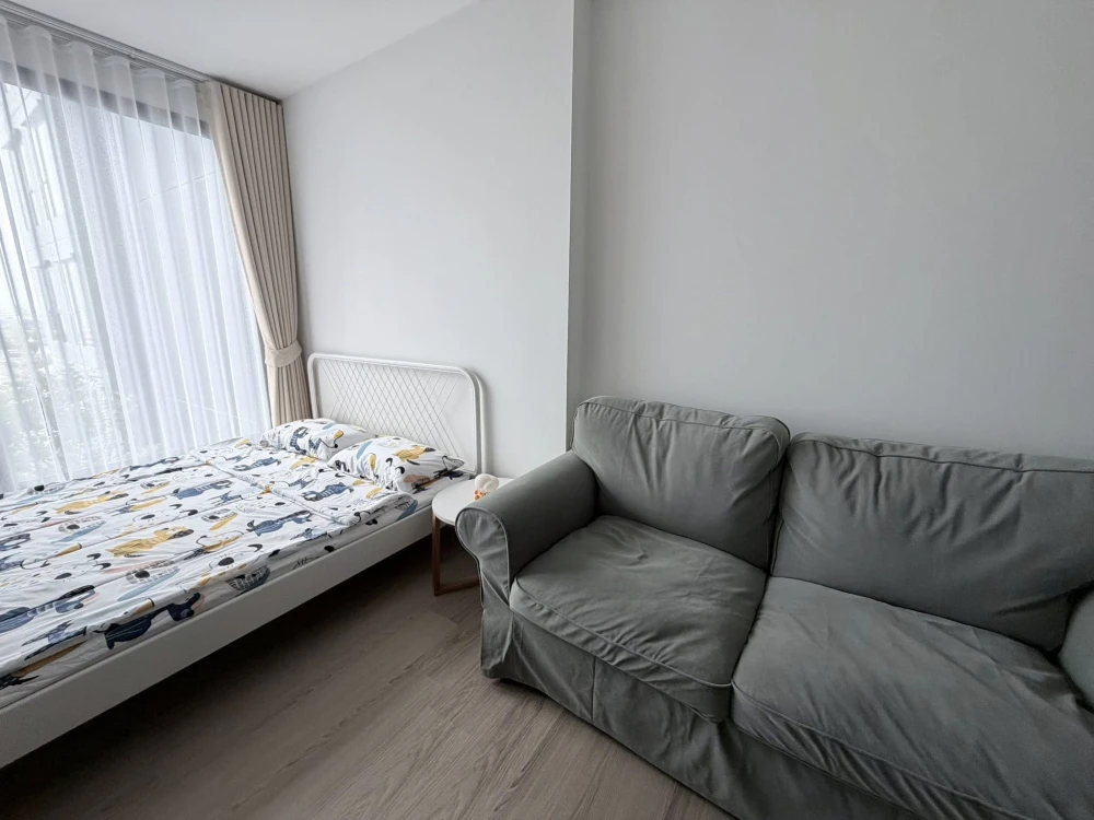Rent a unit at Origin Play Bangkhunnon Triple Station, 9th floor. Fully furnished with appliances. Book now!