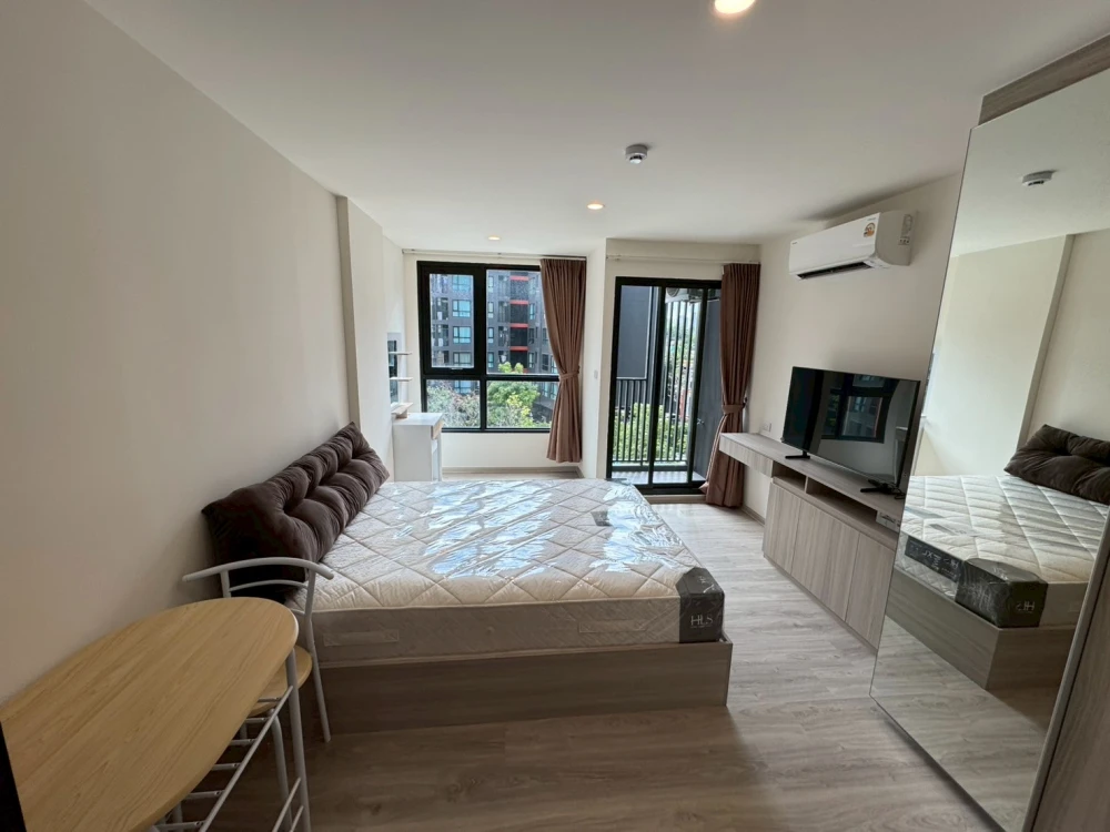 For rent: ORIGIN PLAY SRI UDOM STATION, a pet-friendly condo with garden and swimming pool views. Reservation required.