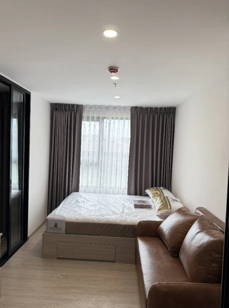 For rent: Origin Plug & Play E22 Station, 3rd floor, facing Big C, fully furnished, ready to move in with just your suitcase.