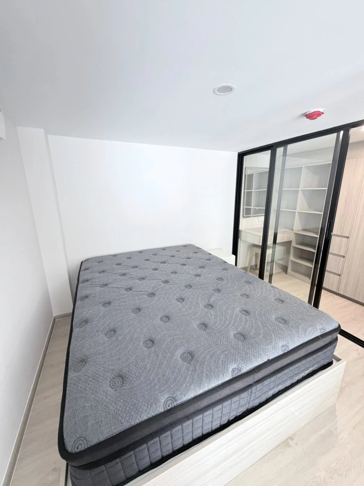 For rent: Origin Plug & Play E22 Station. Spacious room with plenty of usable space, high ceilings, airy and cool. What are you waiting for?