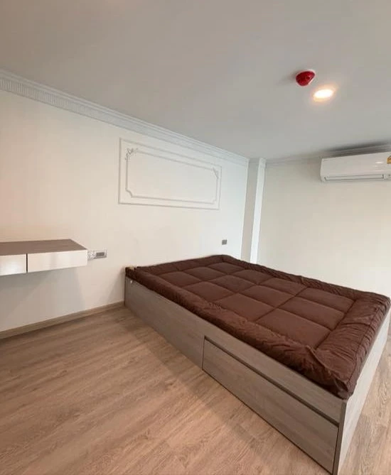 Spacious and comfortable room for rent at Origin Plug & Play Nonthaburi Station, fully furnished. Book now!