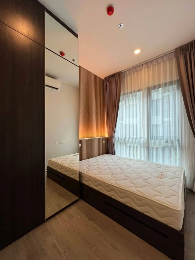 For rent: Origin Plug & Play Ramintra, Building C, 3rd floor, high ceiling room, fully furnished, ready to move in. Reserve first, get it first.