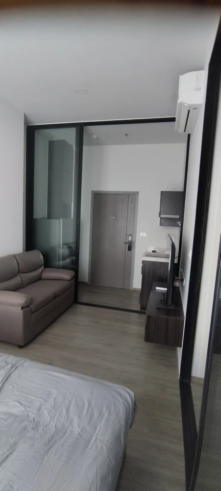For rent: Origin Plug & Play Ramintra, 1 bedroom, has a walk-in closet, just bring your bags and move in.