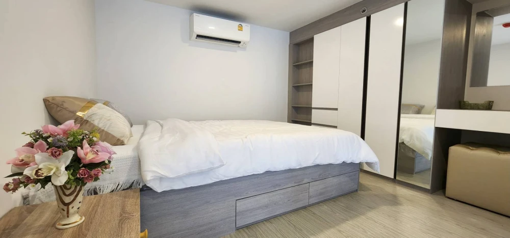 For rent: Origin Plug & Play Ramkhamhaeng Triple Station, ready to move in, fully furnished, reserve now!