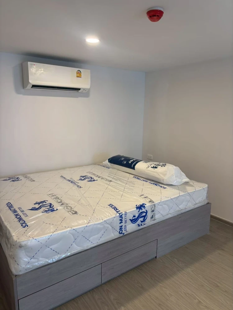 Rent a spacious Origin Plug & Play Ramkhamhaeng Triple Station unit. High ceilings, great location, convenient transportation. Book now!