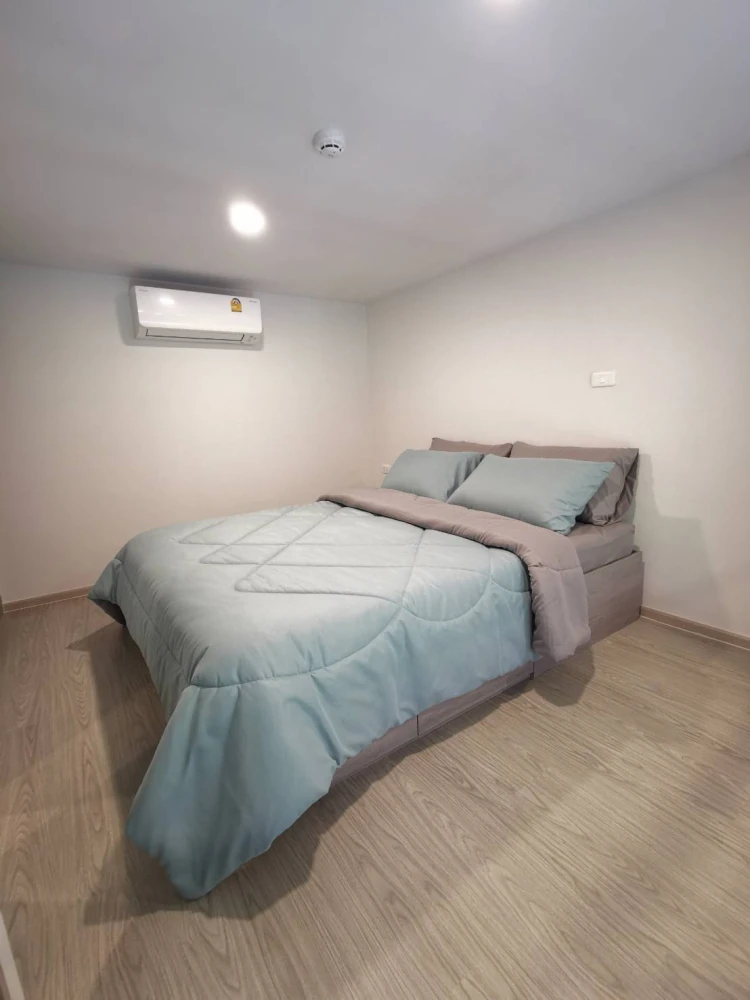 For rent: Origin Plug & Play Ramkhamhaeng Triple Station unit. High ceilings, spacious, fully furnished. Book now!
