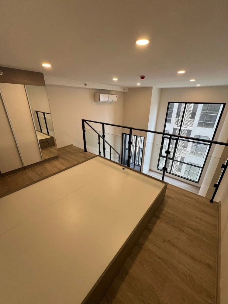 For rent: Origin Plug & Play Sirindhorn Station. Spacious room with high ceilings, airy feel, pool view, and no direct sunlight. Don't miss out!