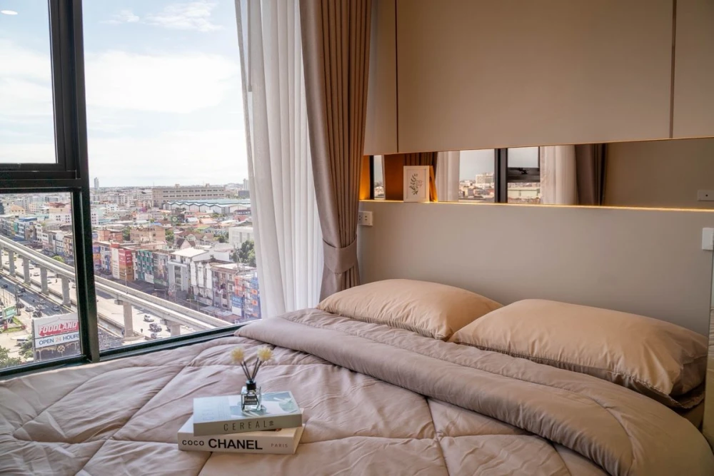For rent: Origin Plug & Play Srinakarin, a room decorated simply and luxuriously, with well-built walls and a beautiful city view. Reserve now!